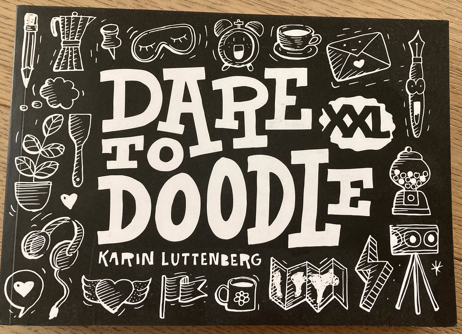 Karin Luttenberg - Dare to doodle XXL, Boeken, Ophalen of Verzenden, Zo goed als nieuw, Tekenen en Schilderen, Karin Luttenberg