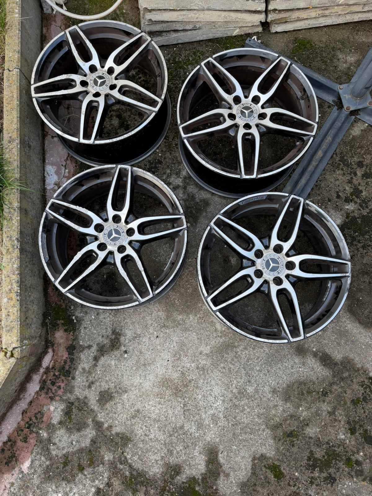 Jantes Mercedes AMG 18” – 3 bonnes + 1 à réparer, Autos : Pièces & Accessoires, Enlèvement, Utilisé, 18 pouces, Jante(s)