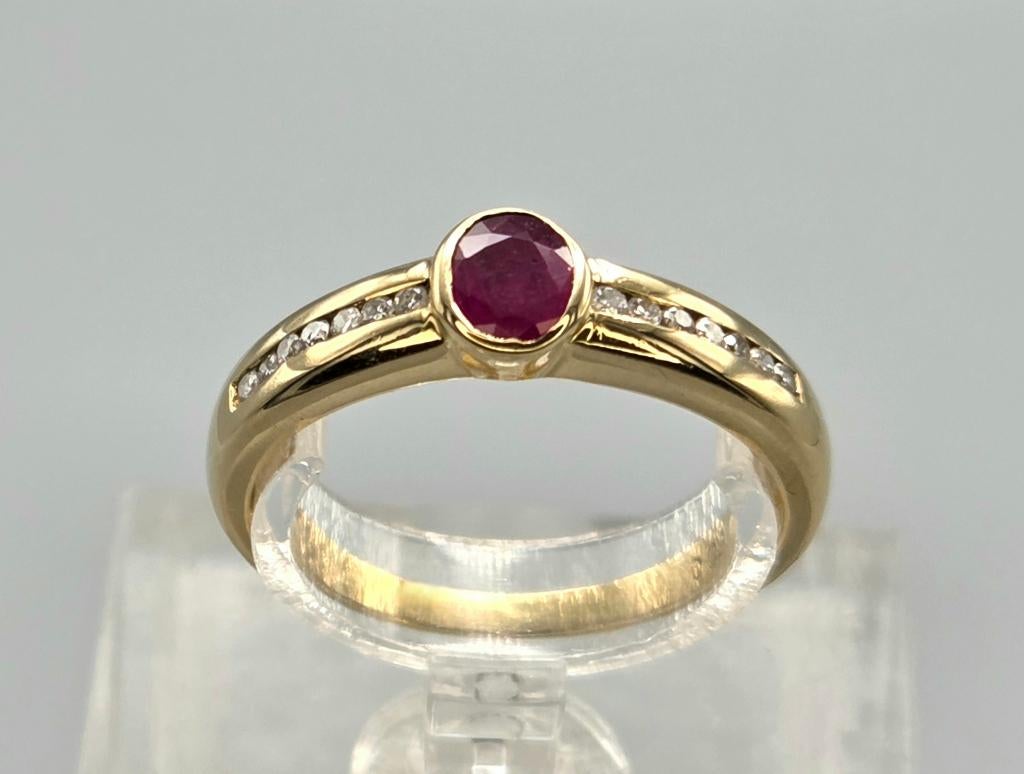 Gouden Vintage ring edelsteen robijn en diamant. 2026/157., Handtassen en Accessoires, Ringen, Ophalen of Verzenden, Zo goed als nieuw
