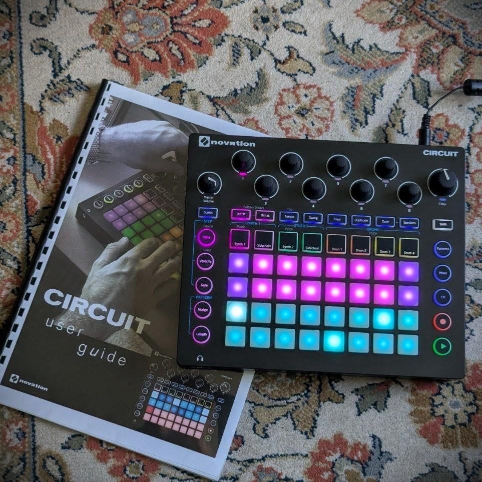 Novation Circuit Groovebox, Muziek en Instrumenten, Synthesizers, Ophalen of Verzenden, Zo goed als nieuw, Novation, Met midi-aansluiting