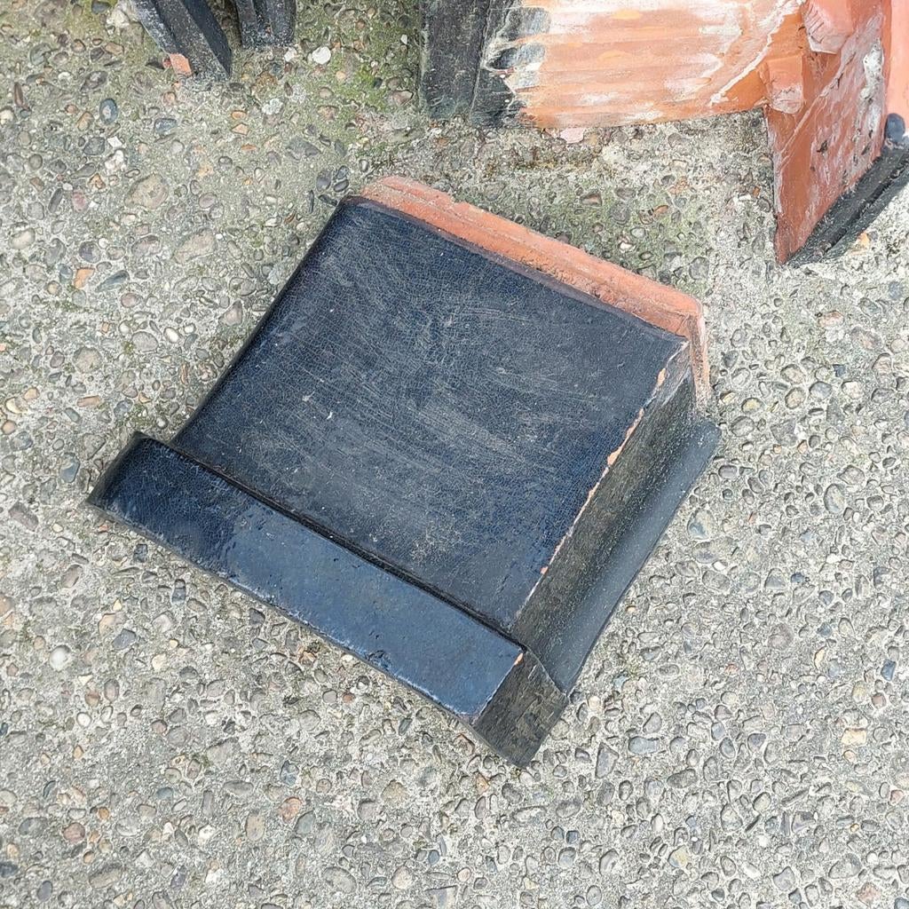 Authentieke zwarte boordpannen plat dak (kantpannen), Doe-het-zelf en Bouw, Ophalen
