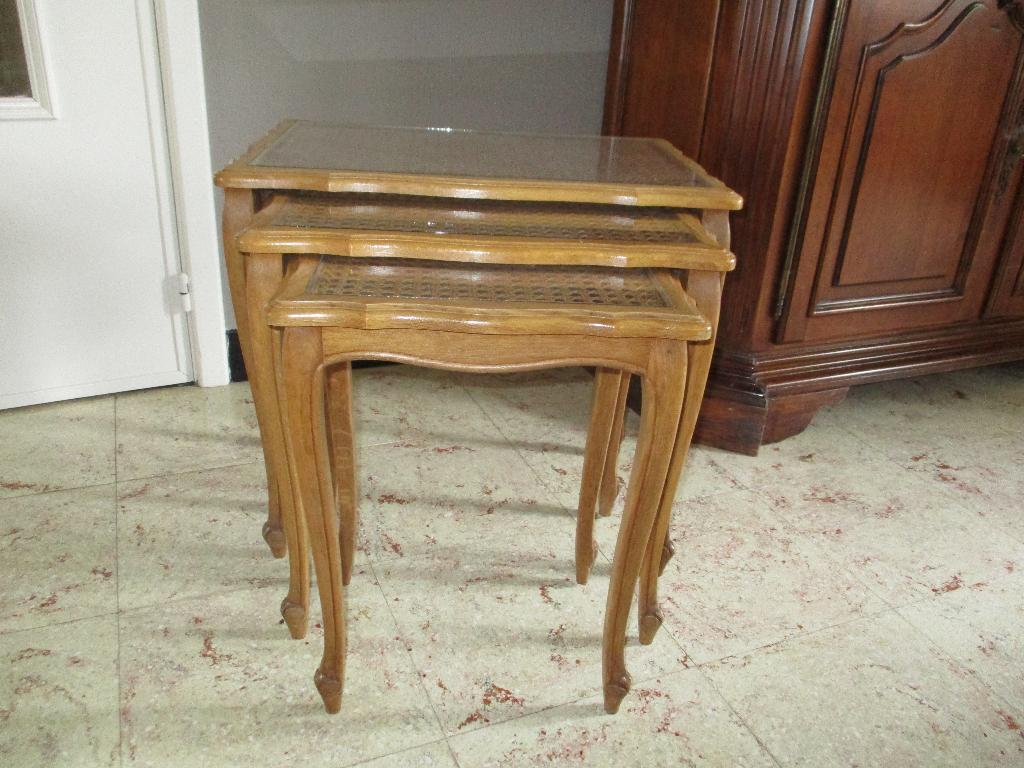 Bijzettafeltjes Louis XV, Ophalen