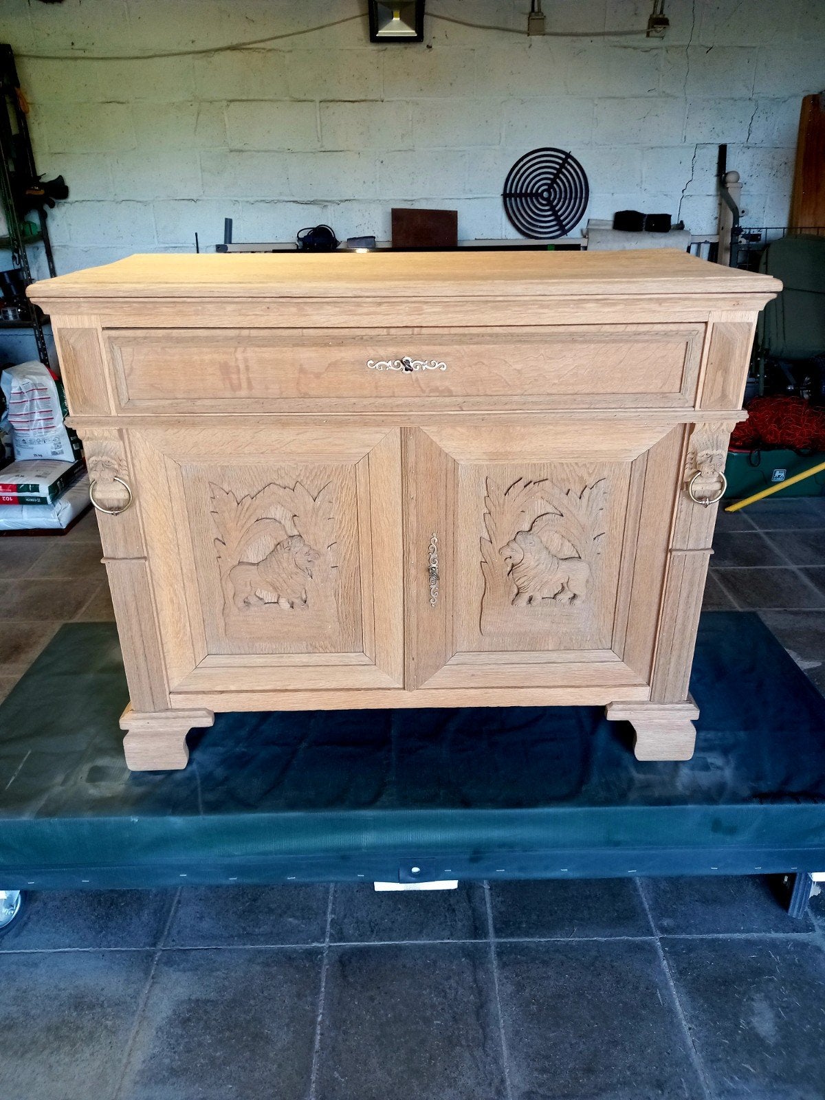 ancienne commode tête de lion , VENDU ... VERKOCHT ...., Enlèvement