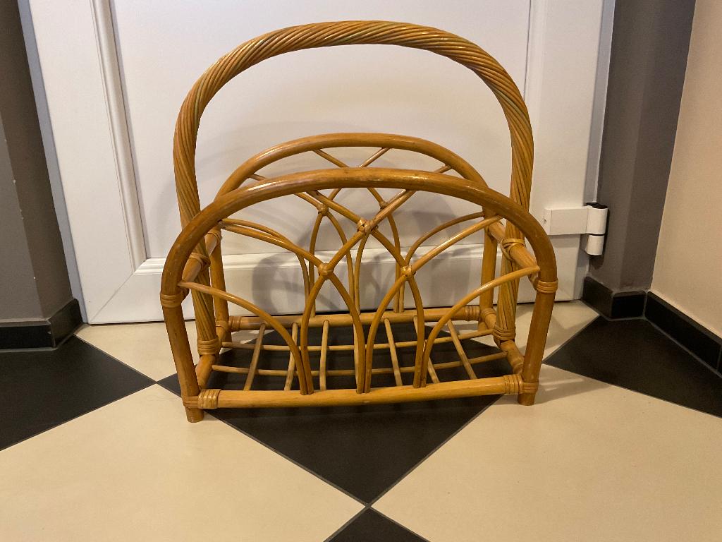Vintage Rotan krantenmand krantenbak jaren ‘70 - ‘80, Huis en Inrichting, Ophalen of Verzenden, Gebruikt