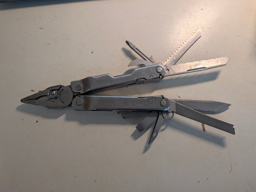 Outil Leatherman Super 300, Caravanes & Camping, Outils de camping, Enlèvement ou Envoi, Utilisé