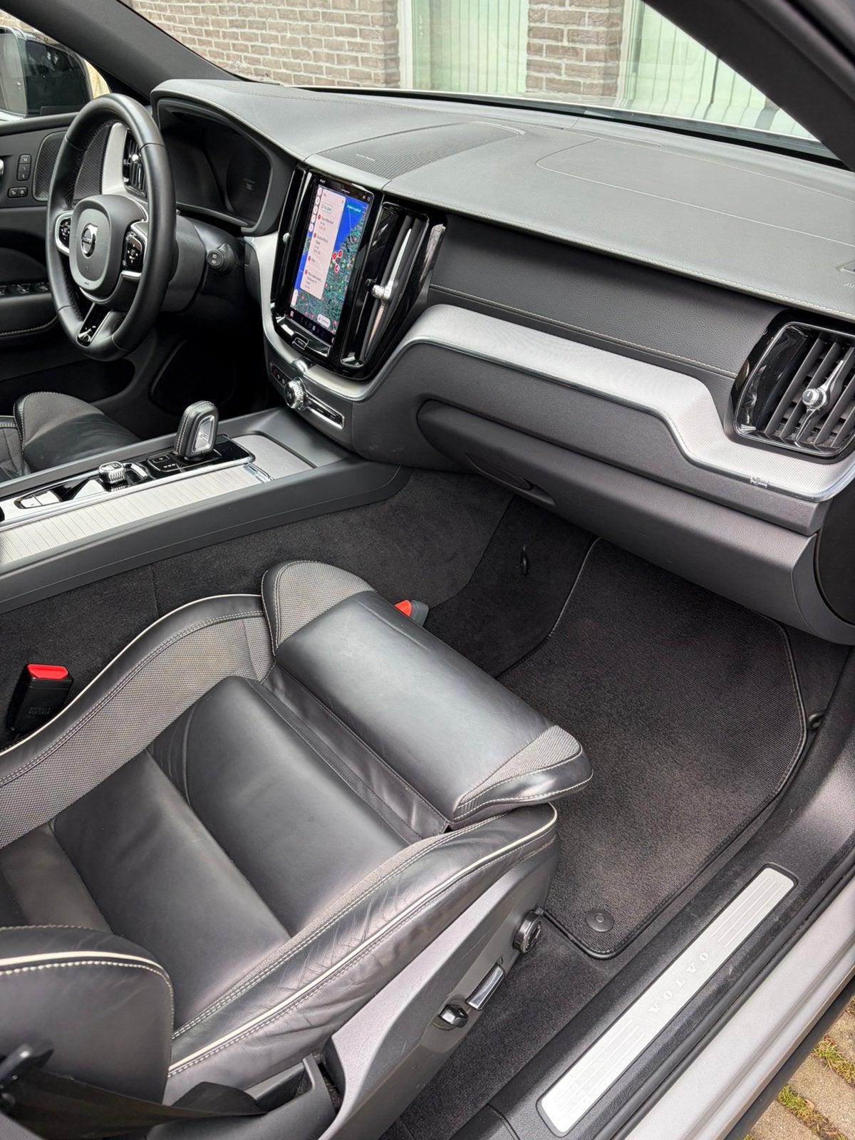 Volvo Xc60 B5 R-Design full option, Auto's, Overige kleuren, 5 deurs, Dealer onderhouden, SUV of Terreinwagen