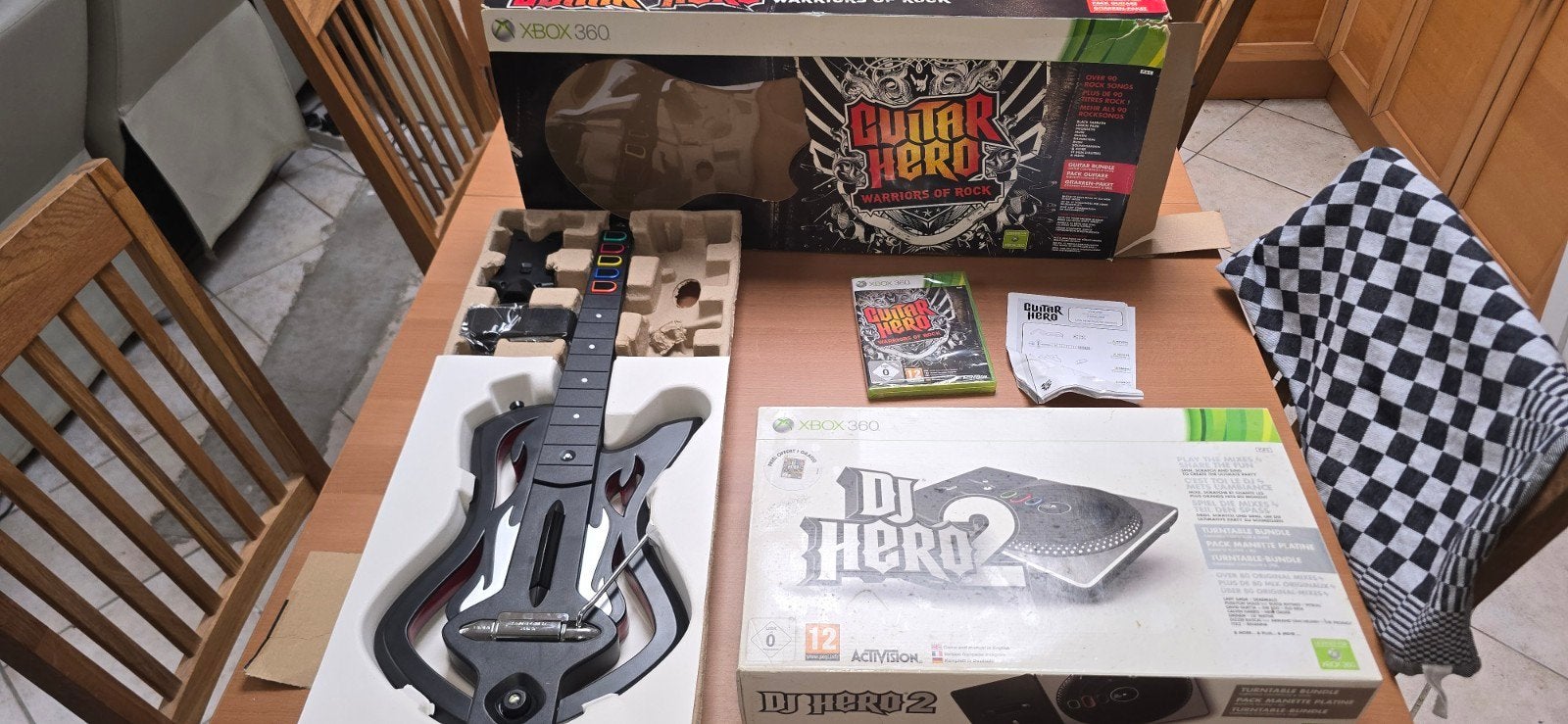 Guitar Hero Warriors of Rock + DJ Hero 2 Xbox 360 COMPLEET I, Games en Spelcomputers, Ophalen, Zo goed als nieuw