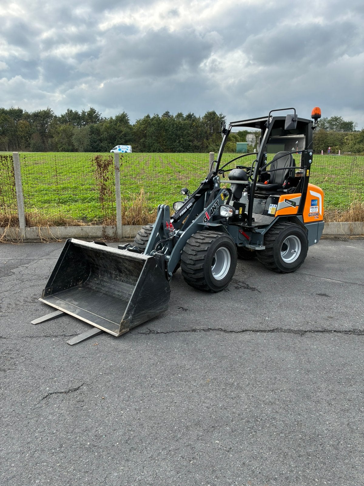 Chargeur articulé Giant G2500 HD Extra, Articles professionnels, Enlèvement