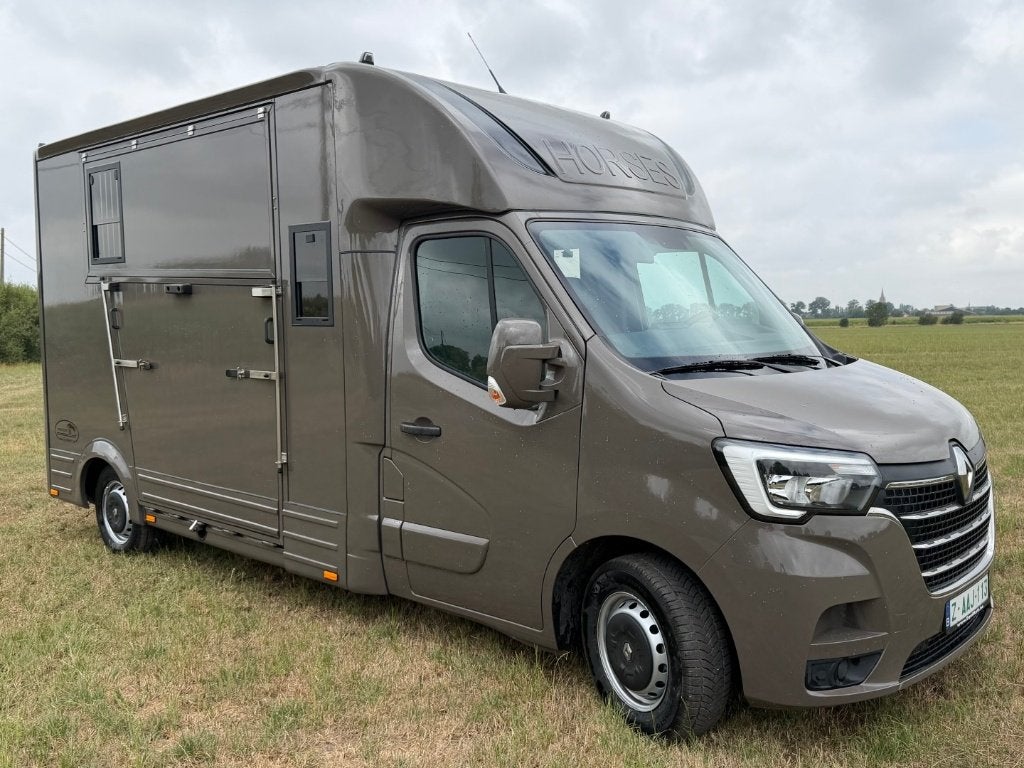 Renault Master paardencamionette met 16600 km, Ophalen, Zo goed als nieuw, Overige materialen, 2-paards trailer
