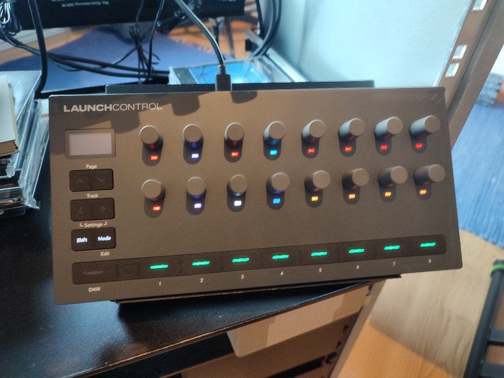 Novation Launchcontrol 3 + Decksaver, Enlèvement ou Envoi, Comme neuf, Novation, Avec connexion MIDI