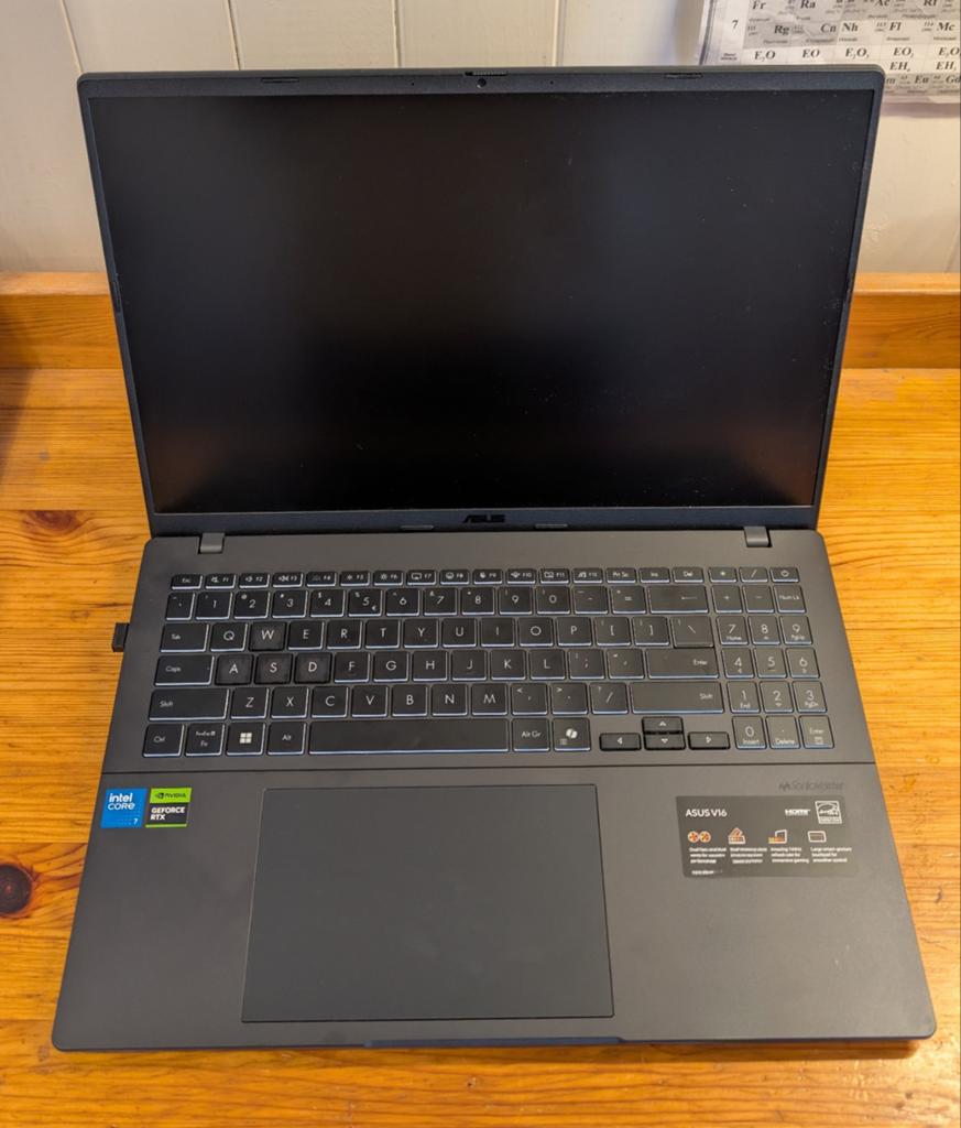 ASUS V16 FX3607VM 16" i7-240H 16 GB 1 TB SSD RTX 5060 lapto, Computers en Software, Windows Laptops, Met videokaart, Qwerty, 1 To (SSD)