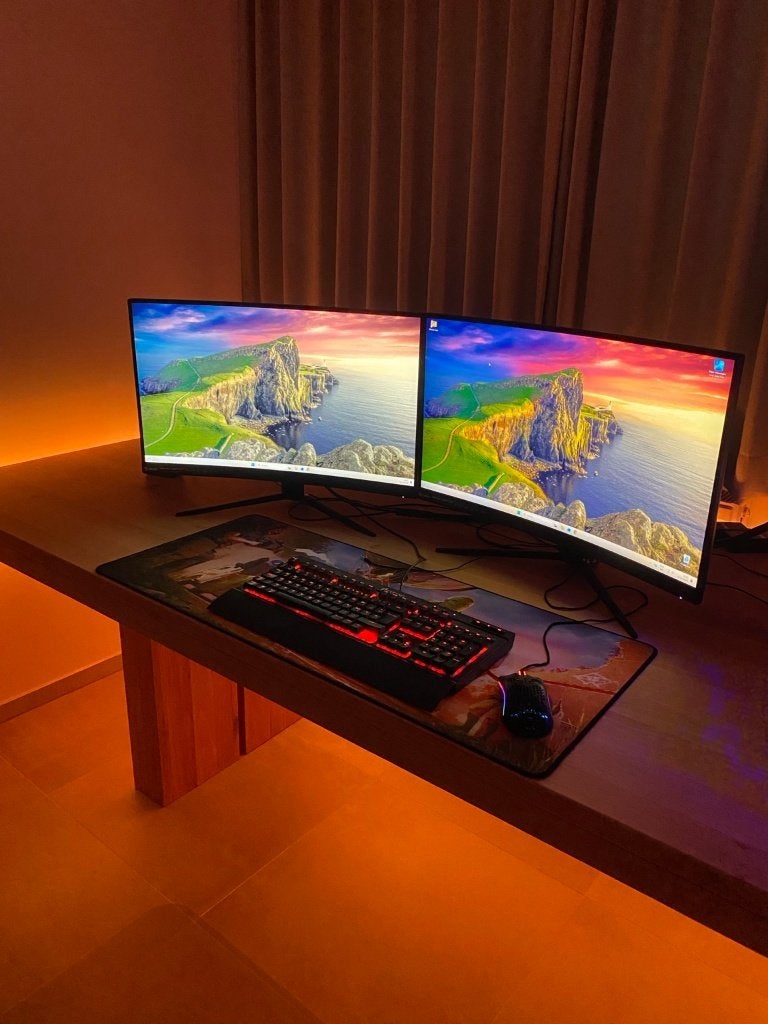 2x MSI Optix G27C4 – 27” Curved Gaming Monitor – 165Hz, 27 inch curved, MSI, Zo goed als nieuw, 1 tot 2 ms