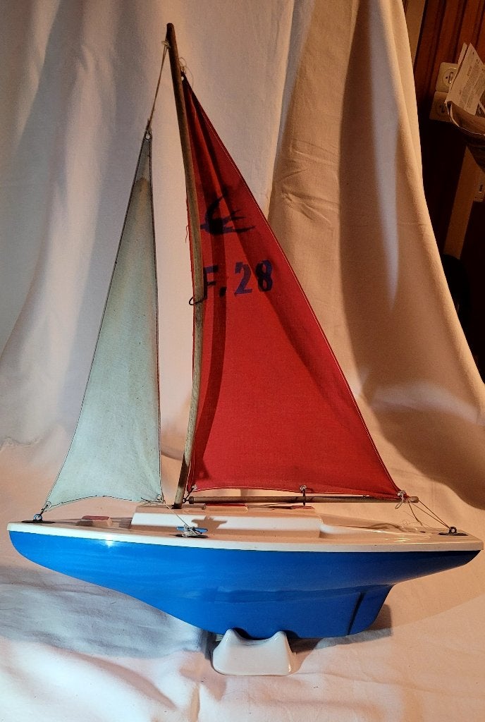 Giraud-Sauveur F-28 - Bateau jouet à voile, Enlèvement ou Envoi