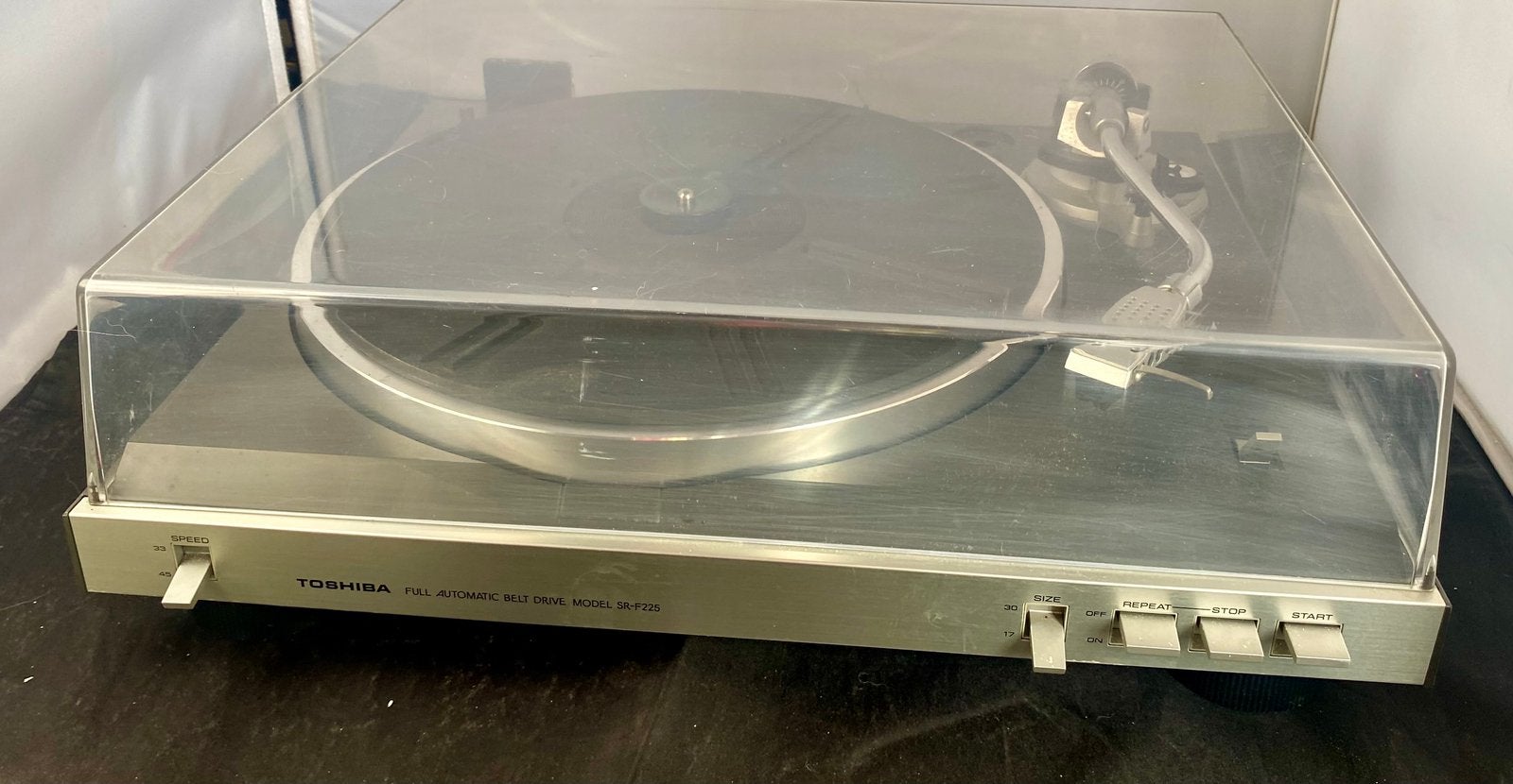 Toshiba SR-F225 volautomatisch, 1979, nieuwe naald en riem, Ophalen, Zo goed als nieuw, Platenspeler