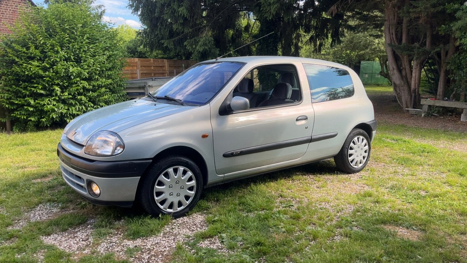 Renault clio 2 1.6 RXT, Auto's, Renault, Particulier, Clio, Benzine, Onderhoudsboekje, Ophalen