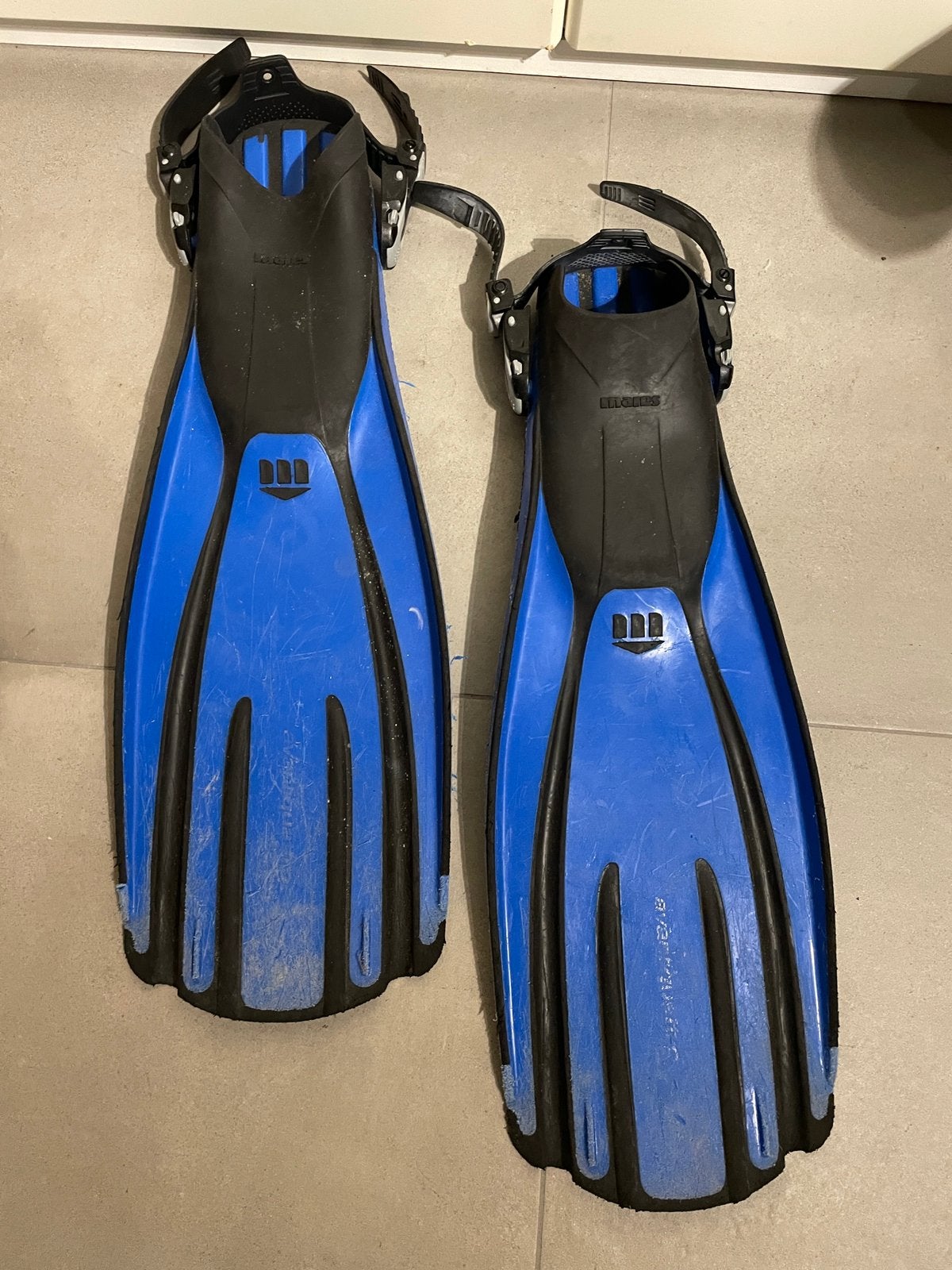 Palmes à talons ouverts Mares Avanti Quattro, taille normale, Sports nautiques & Bateaux, Enlèvement ou Envoi, Utilisé, Palmes de natation ou de plongée