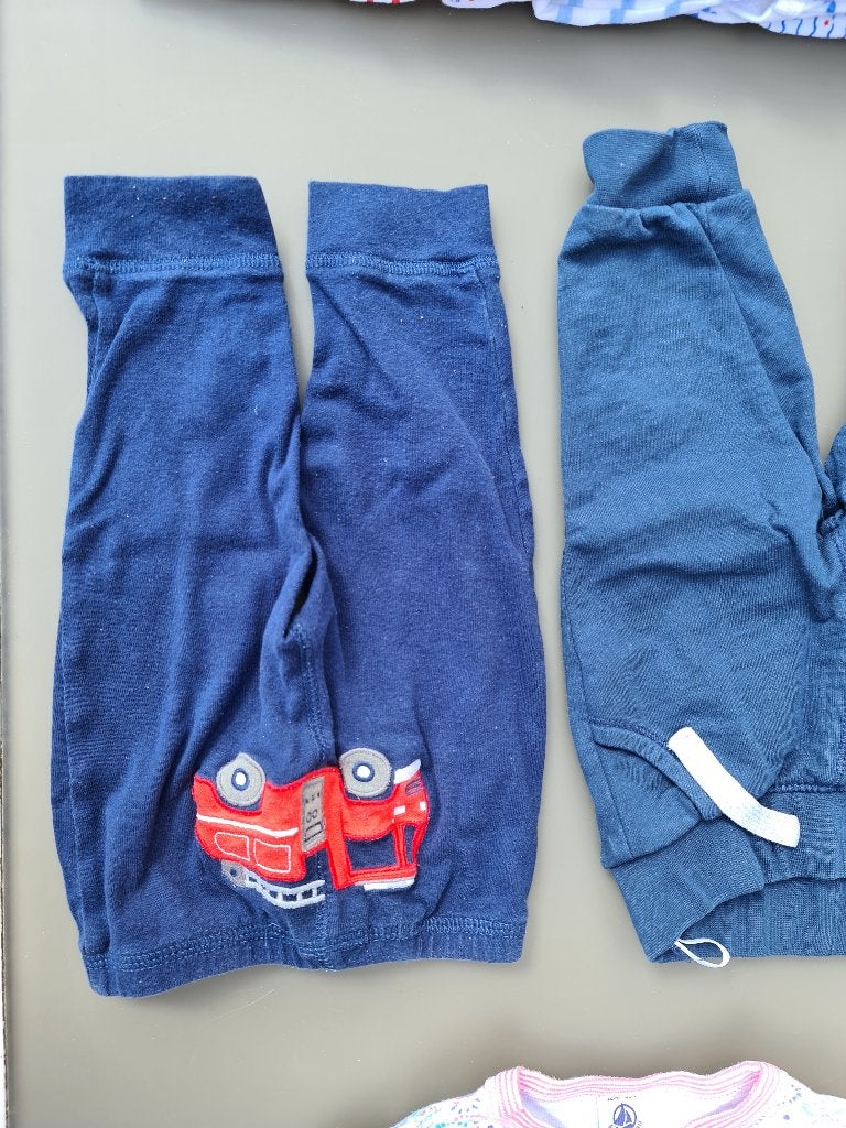 blauwe broek met brandweerwagen 9m 74cm, Enfants & Bébés, Enlèvement, Comme neuf