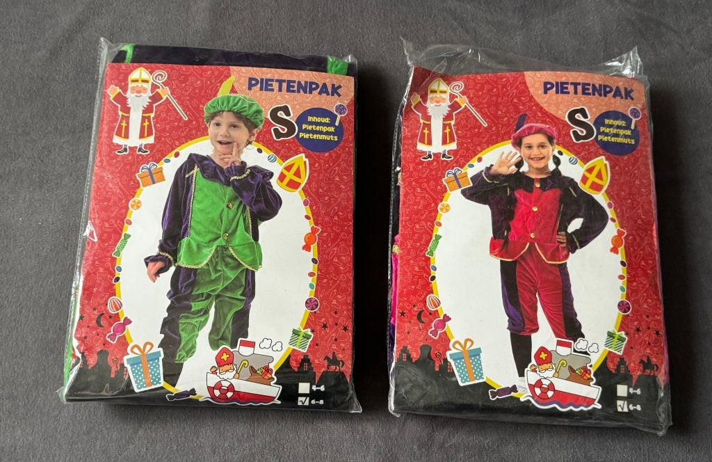 160. Pietenpakje rood en groen 6 - 8 jaar NIEUW, Divers, Saint-Nicolas, Enlèvement ou Envoi