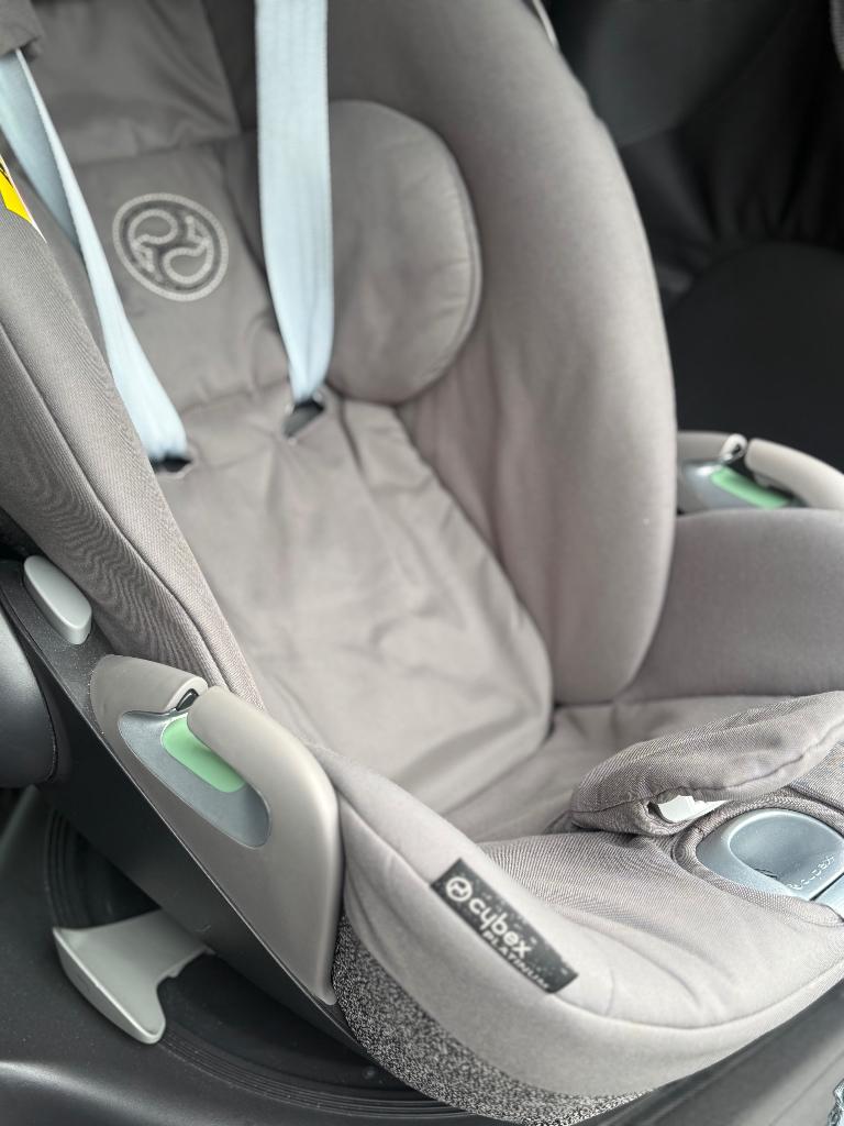 Maxi-cosi Cybex Cloud T met nieuwe regenhoes, Ophalen, Autogordel of Isofix, Slaapstand, Zo goed als nieuw