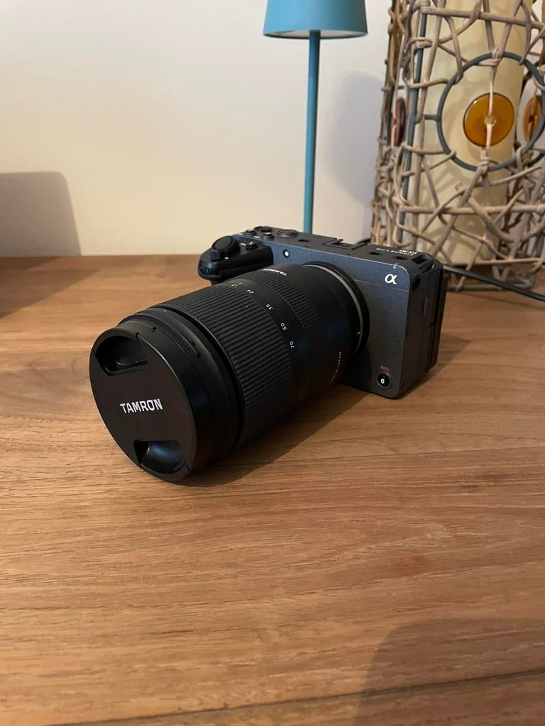 Sony FX30 + Tamron 17-70mm f/2.8 (APS-C), Enlèvement ou Envoi, Comme neuf, Sony