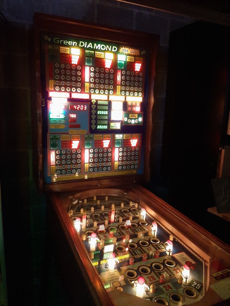 Bingokast green diamond, Verzamelen, Overige munten, Ophalen, Gebruikt, Met sleutels