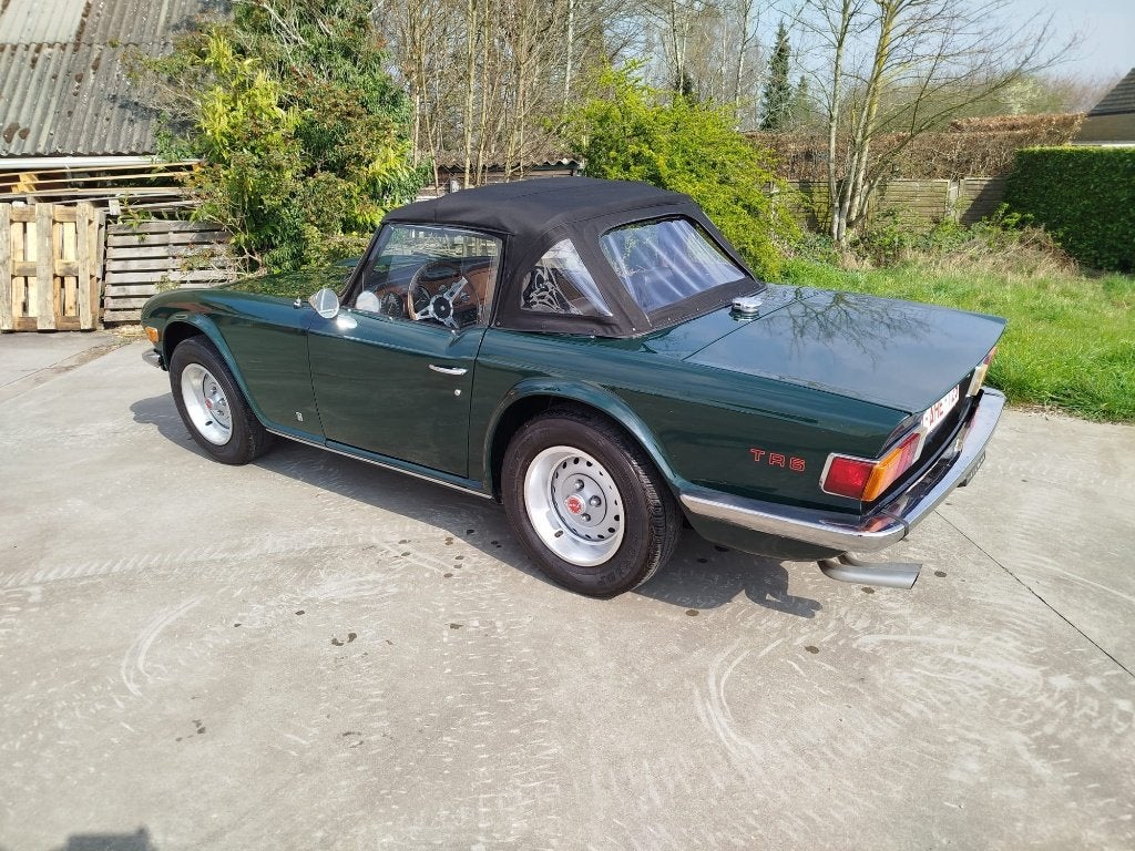 Triumph TR 6, Autos, Triumph, Cabriolet, Boîte manuelle, 6 cylindres, Particulier