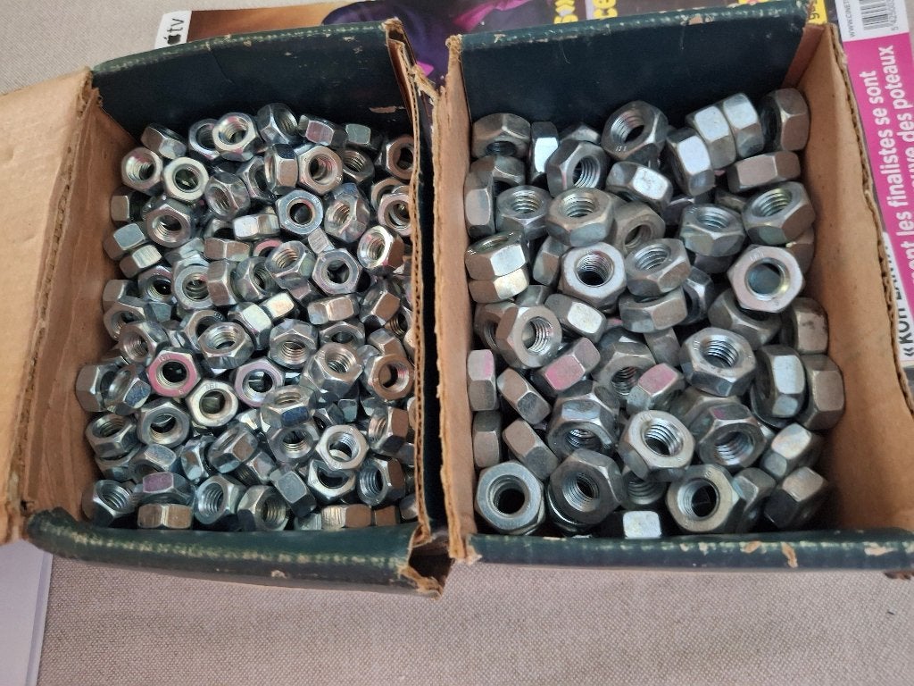 2 dozen nieuwe noten, Doe-het-zelf en Bouw, IJzerwaren en Bevestigingsmiddelen, Ophalen, Nieuw, Bouten of Moeren