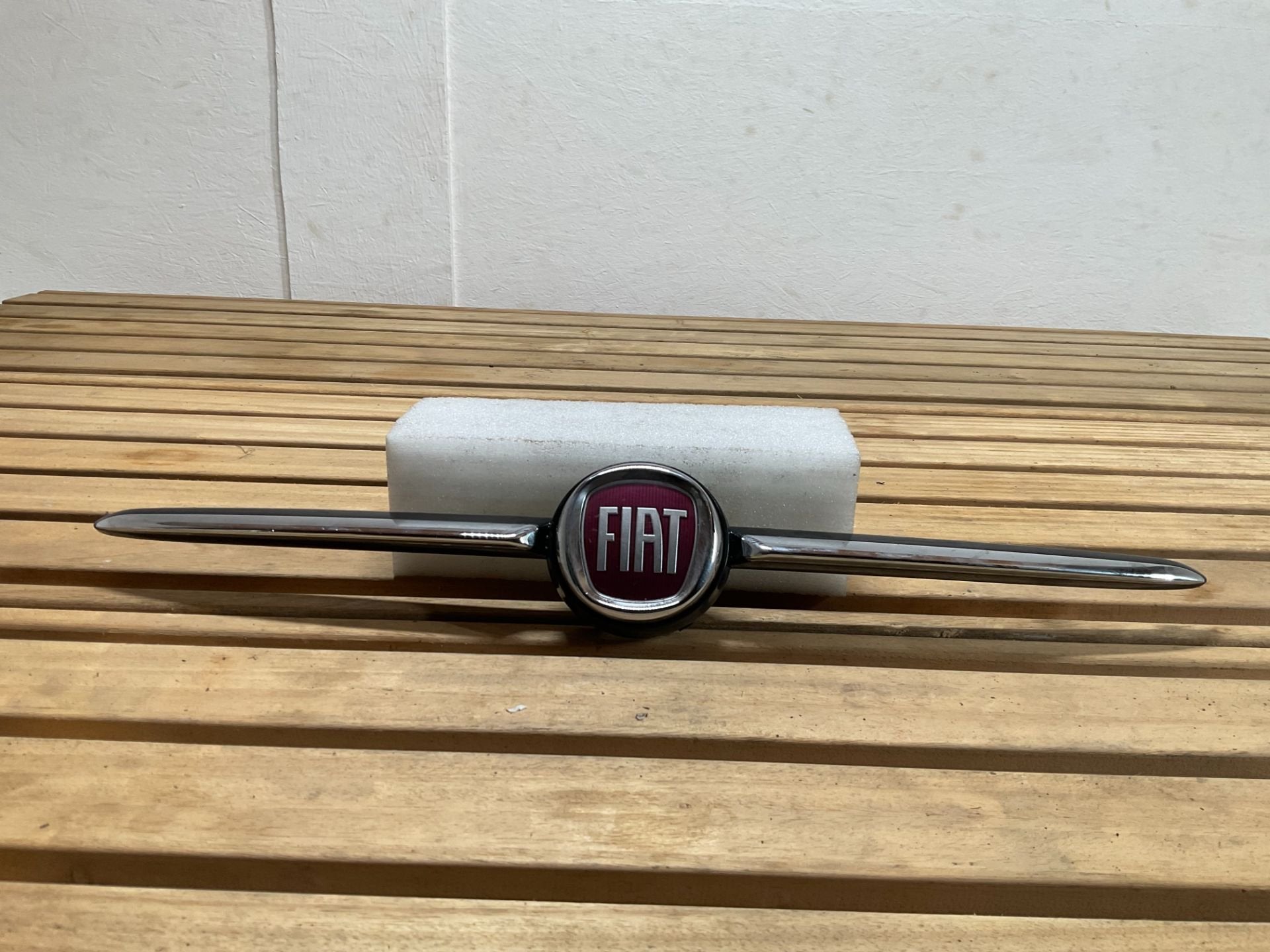 Bumper Grille Fiat 500 735637413 Gril Chrome FI-137, Stellantis Europe S.p.A., Info@stellantis.com, Utilisé, Corso Giovanni Agnelli 200
10135  Turin, IT