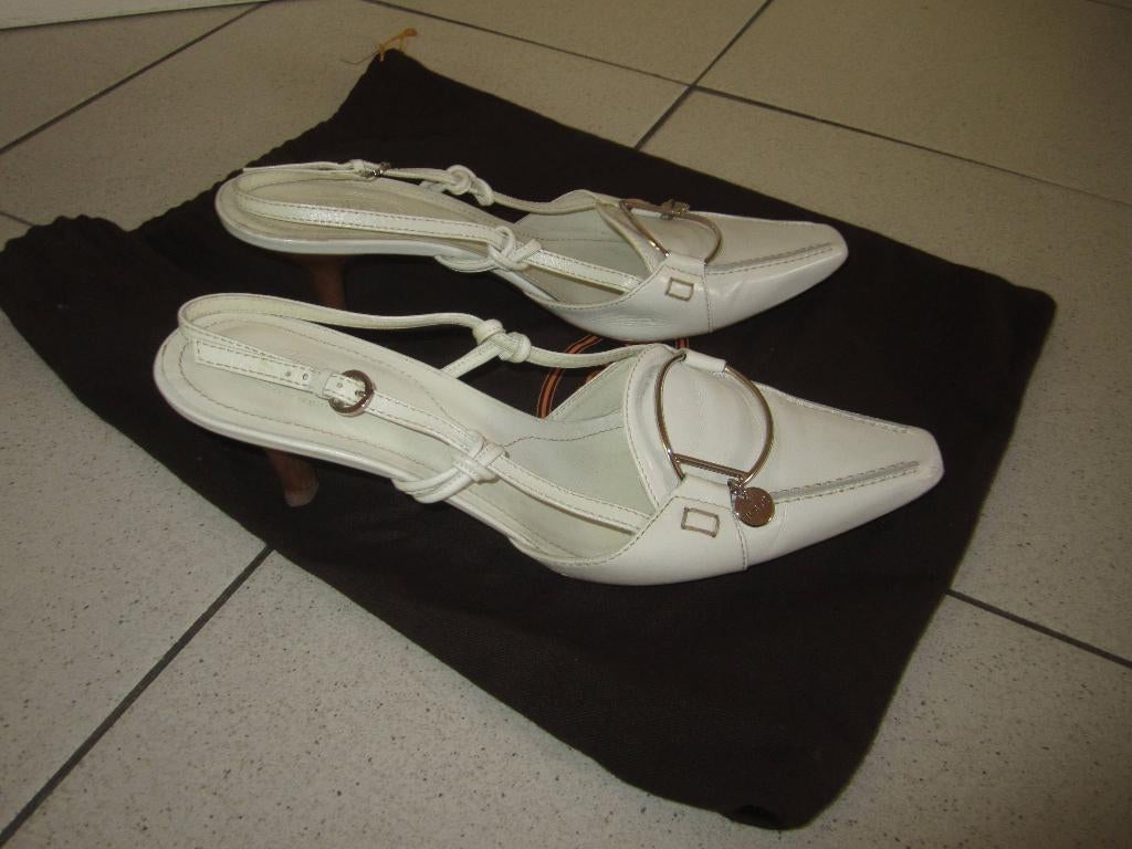 Tod's sandalen maat 38, Kleding | Dames, Schoenen, Wit, Sandalen of Muiltjes, Ophalen of Verzenden, Gedragen