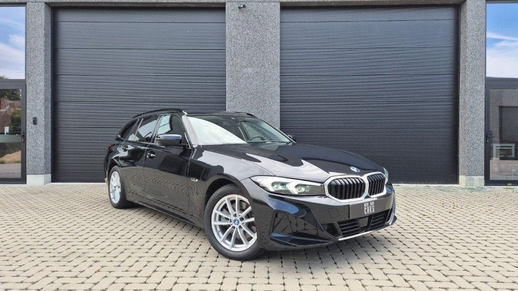BMW 320e plug-in hybride facelift led leder, Auto's, Automaat, 4 cilinders, Zwart, Leder