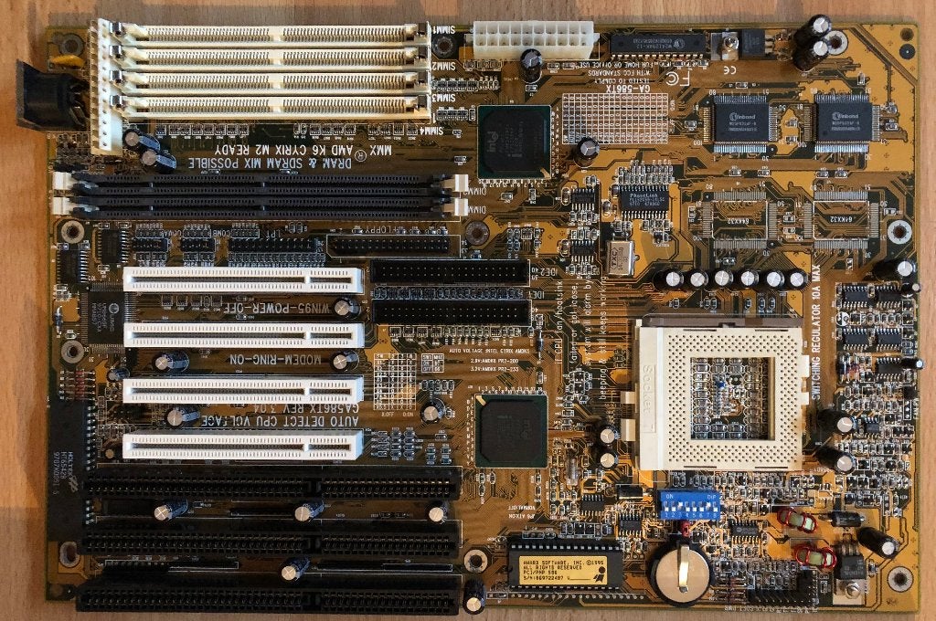 MB1 GigaByte GA-586TX Pentium 1 (Socket7, Baby AT), Computers en Software, Moederborden, Zo goed als nieuw, Overige typen, Overige soorten