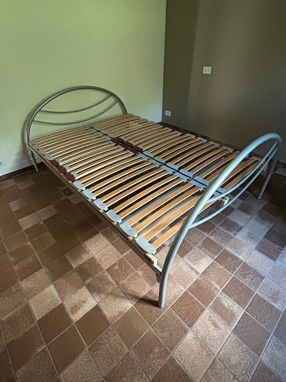 Metalen frame met lattenbodems 2 stuks !, Huis en Inrichting, Ophalen, Zo goed als nieuw