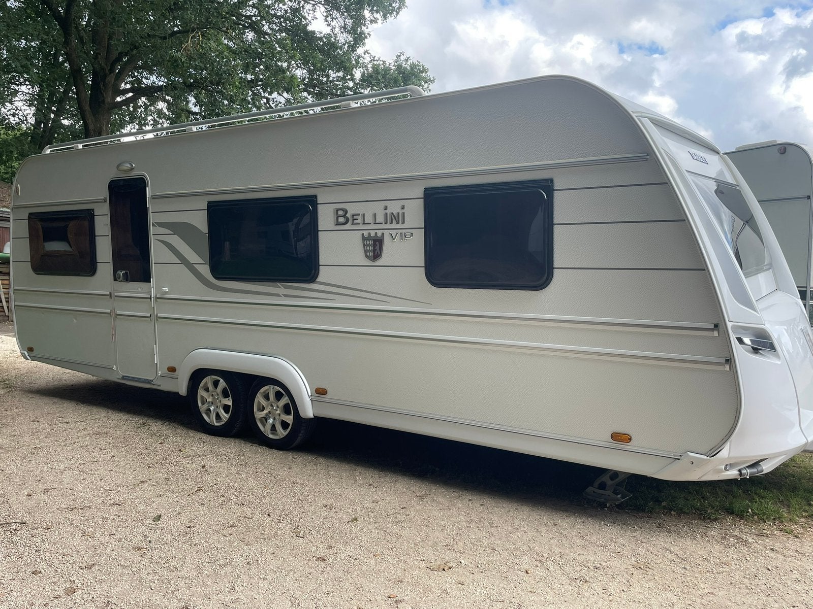 Tabbert Bellini VIP 640 – Bouwjaar 2017, belgische papieren, Caravans en Kamperen, Schokbreker, Rondzit, Tabbert, Bedrijf