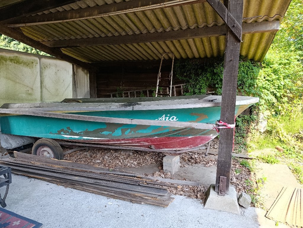 Bateau vintage (Coque polyester) à restaurer – En l'état, Sports nautiques & Bateaux, Bateaux de pêche & à console, Enlèvement