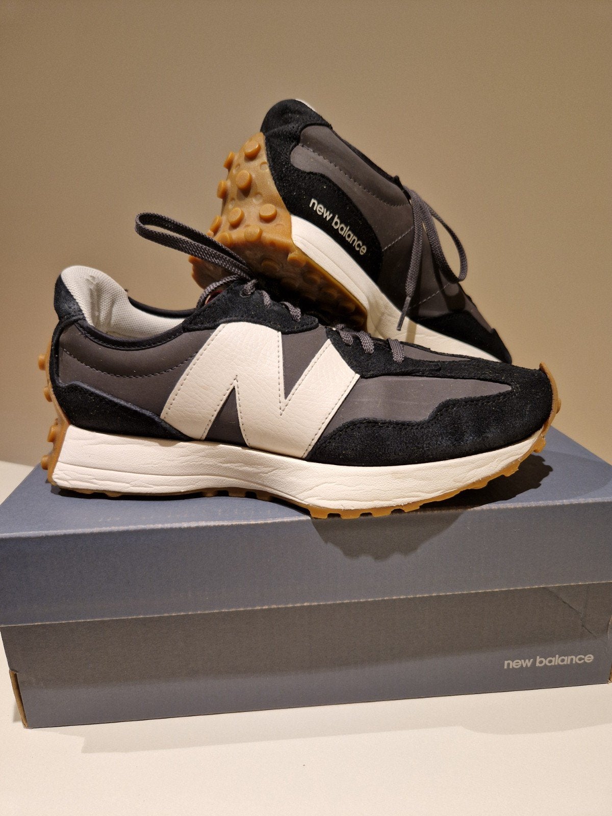New Balance WS327 moonbeam noir taille 39
WS327 - chaussures, Enlèvement ou Envoi, Sneakers et Baskets, New Balance, Porté