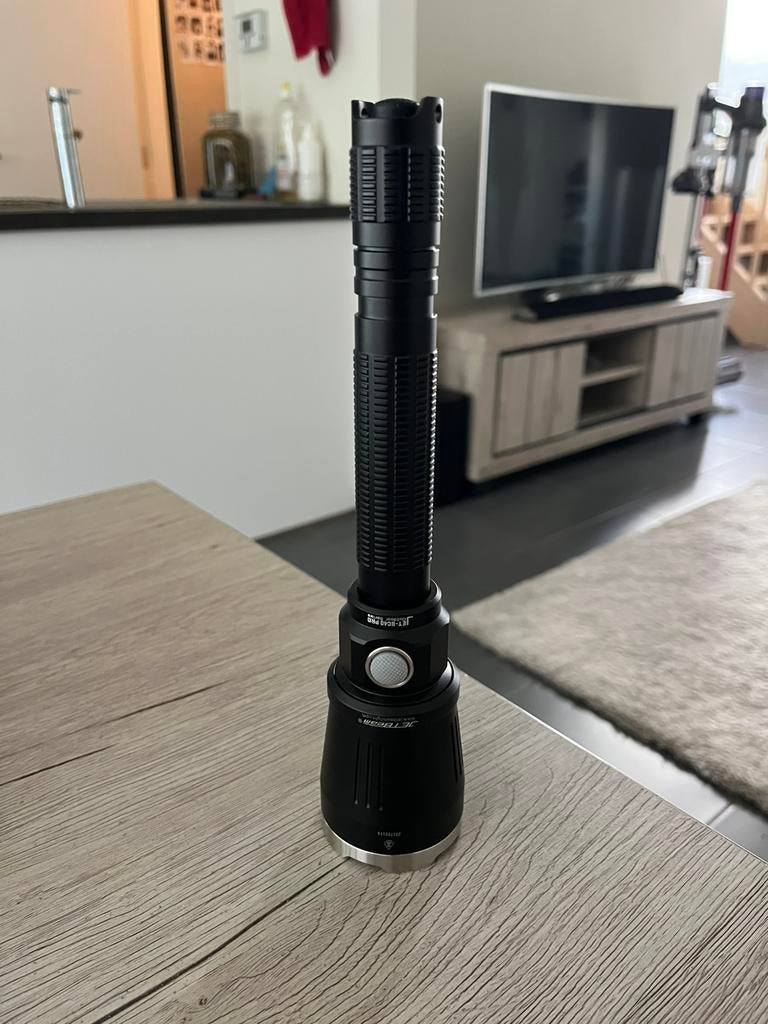 JETbeam BC40 Pro - Professioneel zaklamp - 3000 lumen, Caravans en Kamperen, Zaklampen, Ophalen of Verzenden, Nieuw, Batterij