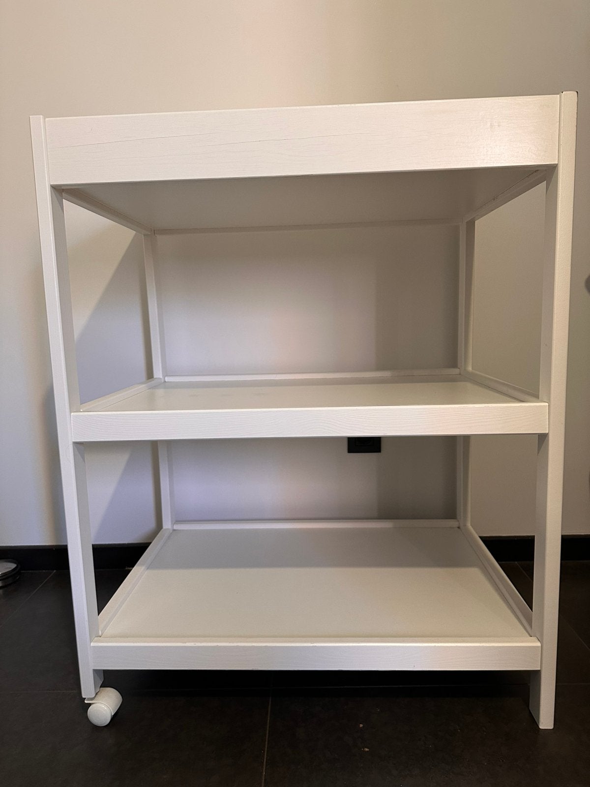 Houten luiertafel / verzorgingsmeubel met wieltjes, Ophalen of Verzenden, Gebruikt, Commode