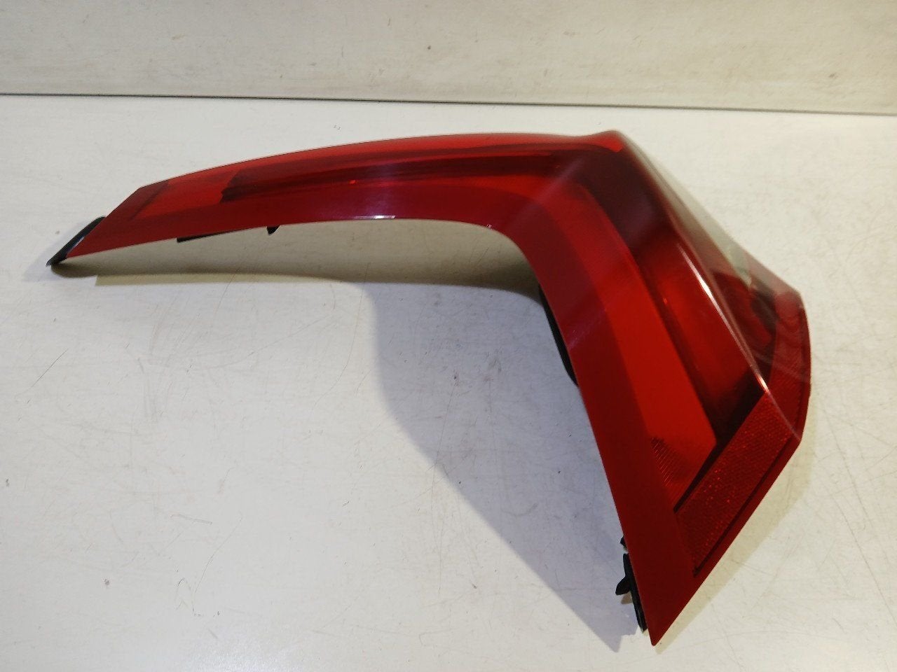 Achterlicht links buiten Volvo V60, Onderdelen@venauto.nl, Van der Ven Autorecycling B.V., Ettenseweg 76, 4706 PB Roosendaal, The Netherlands