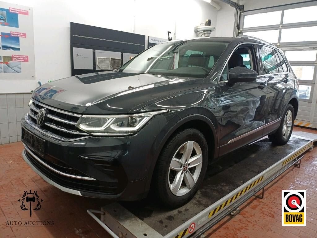 Volkswagen Tiguan 1.4 TSI eHybrid Elegance 245PK | Virtual |, Auto's, Automaat, Navigatiesysteem, Zwart, 34 g/km