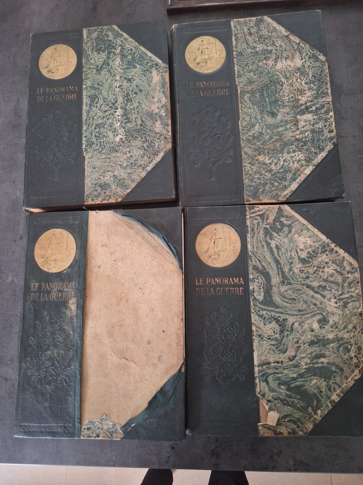 4 anciens livres 1ere guerre mondiale.