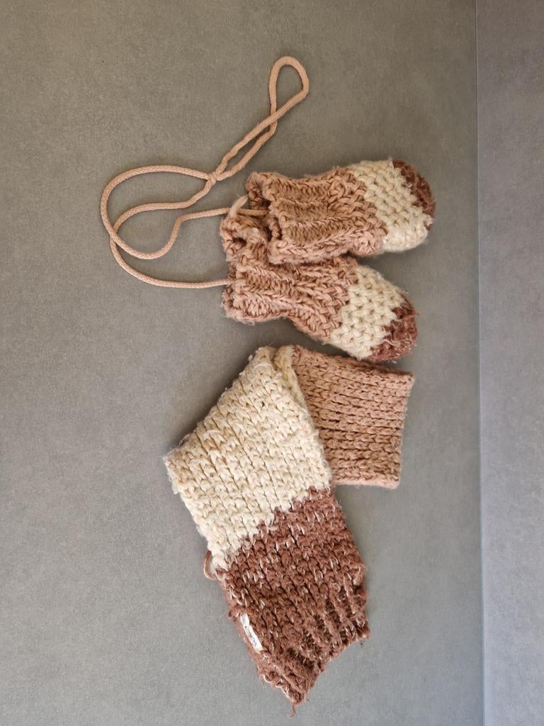 Wantjes en sjaal, Enfants & Bébés, Vêtements de bébé | Bonnets, Écharpes & Moufles, Enlèvement, Écharpe
