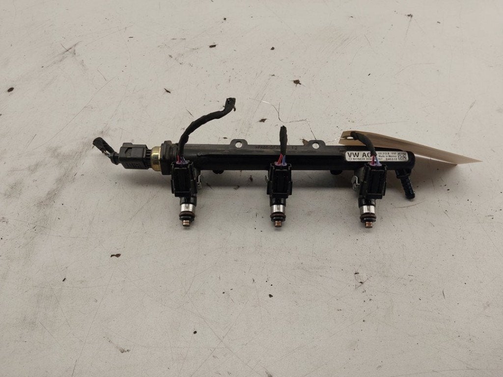 RAMPE D'INJECTION Volkswagen Polo VI (AW1) (01-2017/11-2021), Volkswagen, Volkswagen AG, Utilisé, Kundenbetreuung@volkswagen.de