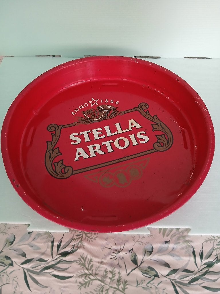 Plateau rouge STELLA ARTOIS en bon état général, Enlèvement ou Envoi, Utilisé, Panneau, Plaque ou Plaquette publicitaire, Stella Artois