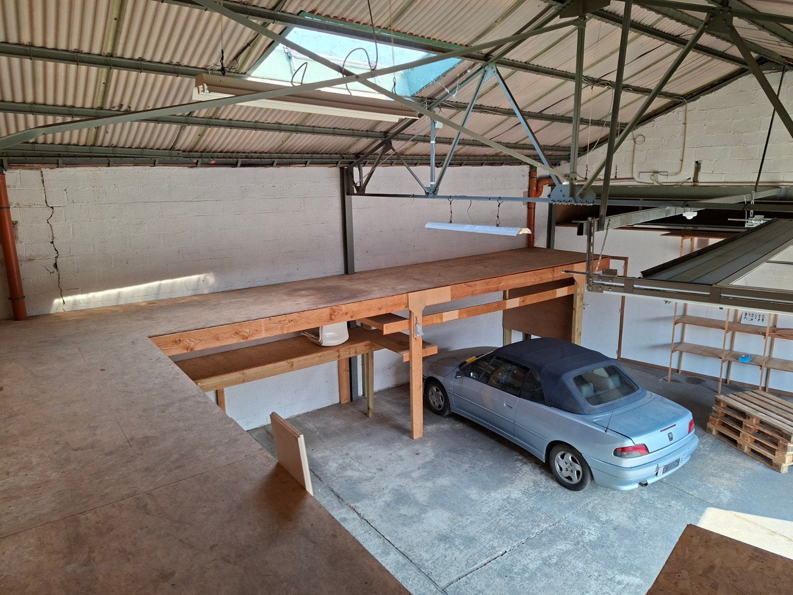 Entrepôt non-chauffé à louer à Waterloo (surface 115 m2), Immo, Garages & Places de parking, Province du Brabant wallon