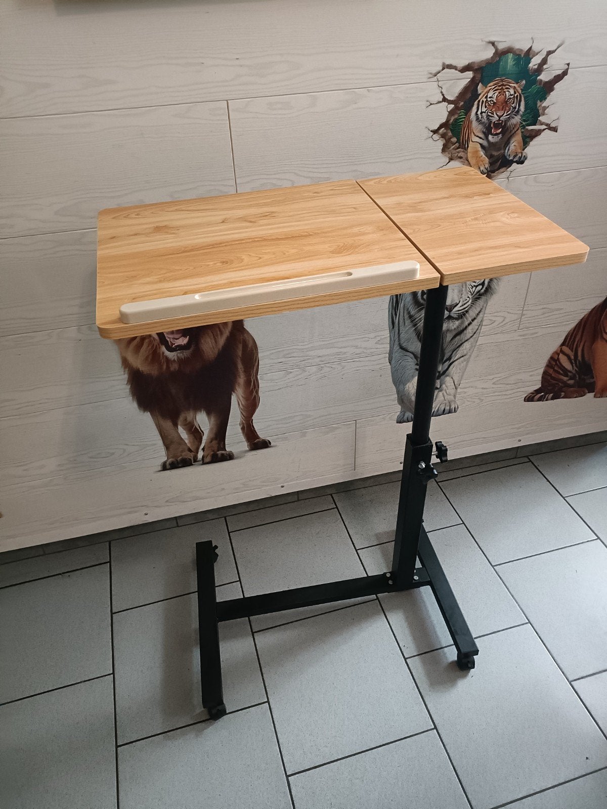 Table de lit médicalisé réglable avec roulettes(TOUTE NEUVE), Divers, Matériel Infirmier, Enlèvement