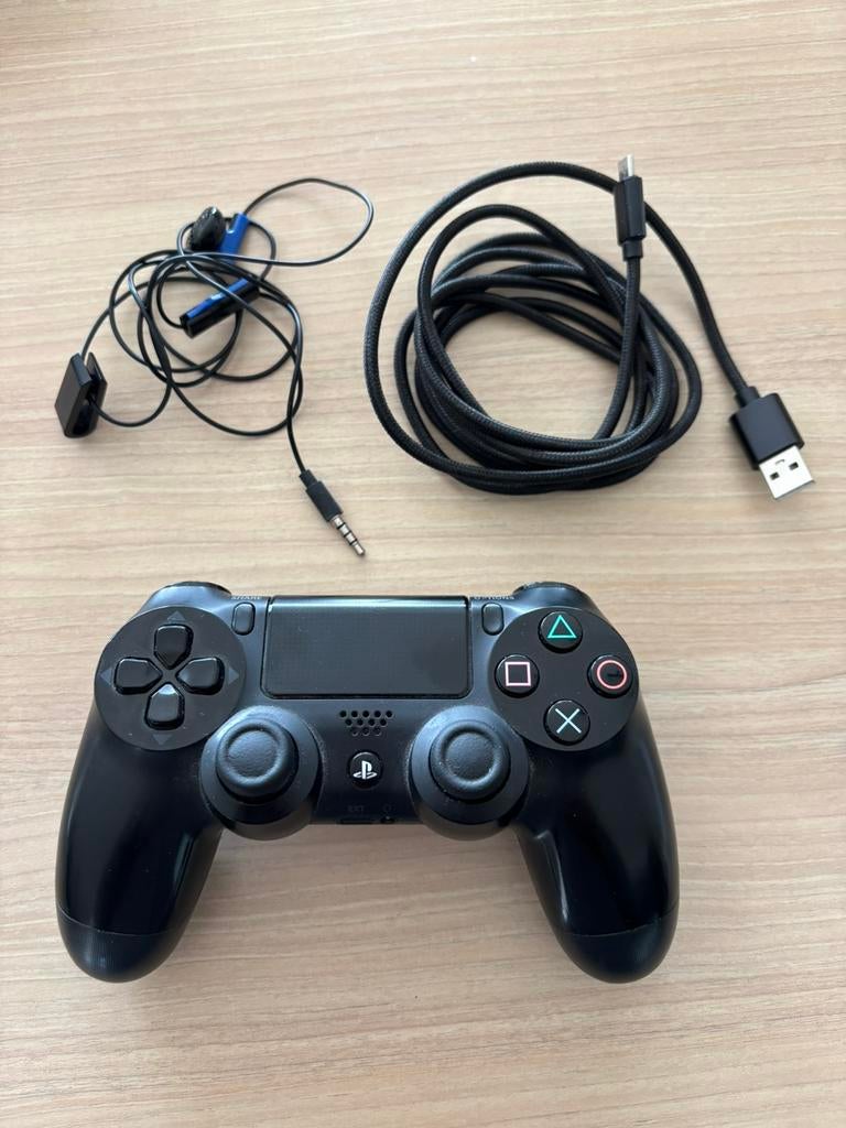 PS4 controller met headset en laadkabel, Games en Spelcomputers, Spelcomputers | Sony Consoles | Accessoires, Ophalen, Zo goed als nieuw