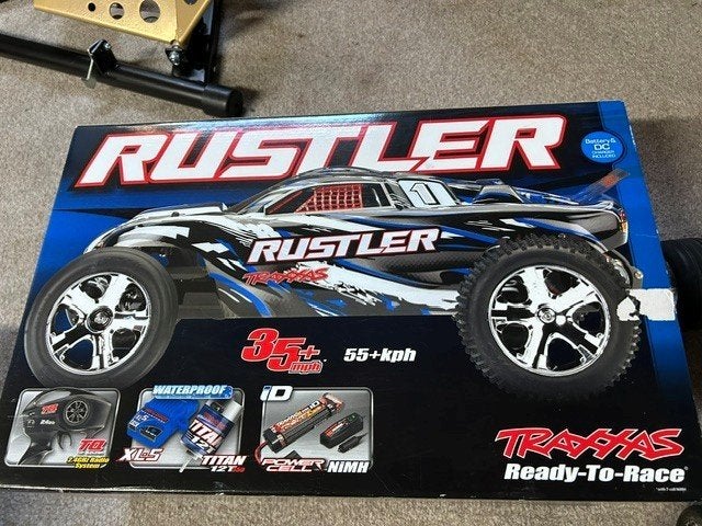 Traxxas Rustler - incl groot aantal onderdelen!, Hobby en Vrije tijd, Ophalen of Verzenden, Gebruikt, Auto