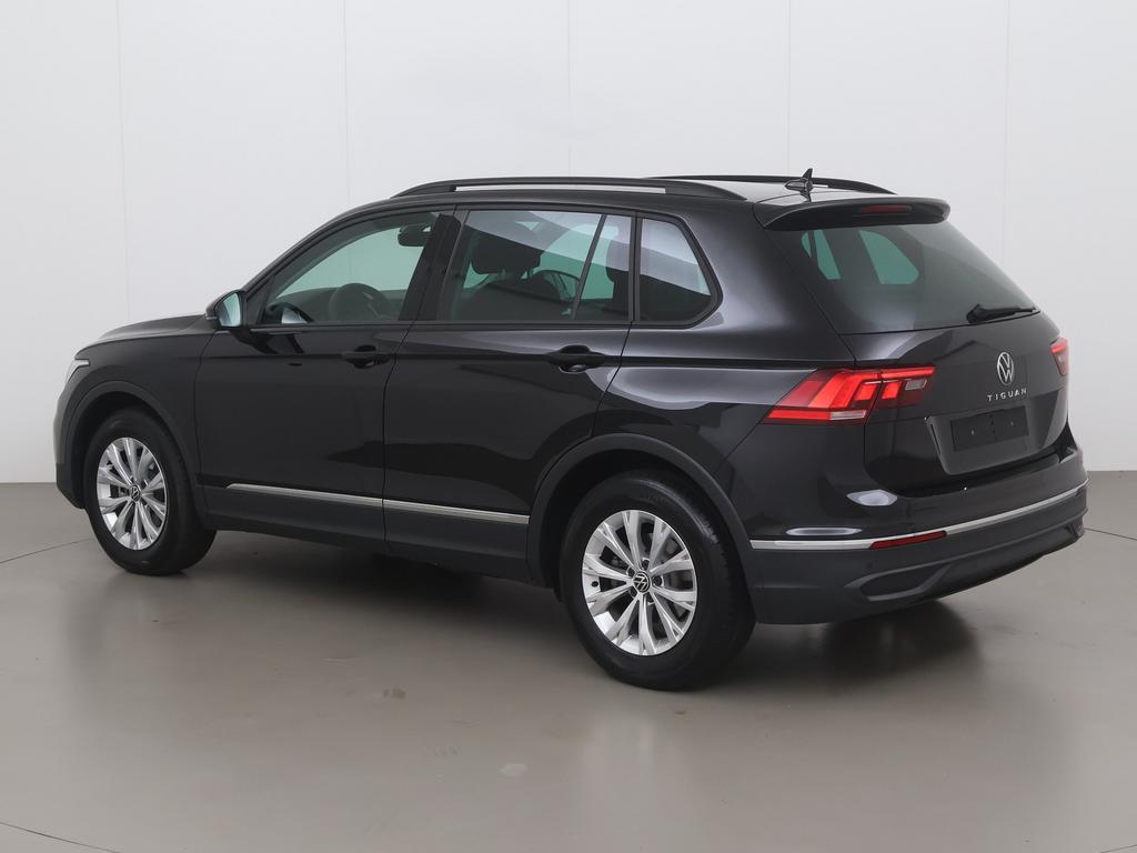 Volkswagen Tiguan tsi life 150 AT, Auto's, Volkswagen, Automaat, Zwart, Bedrijf, 5 deurs