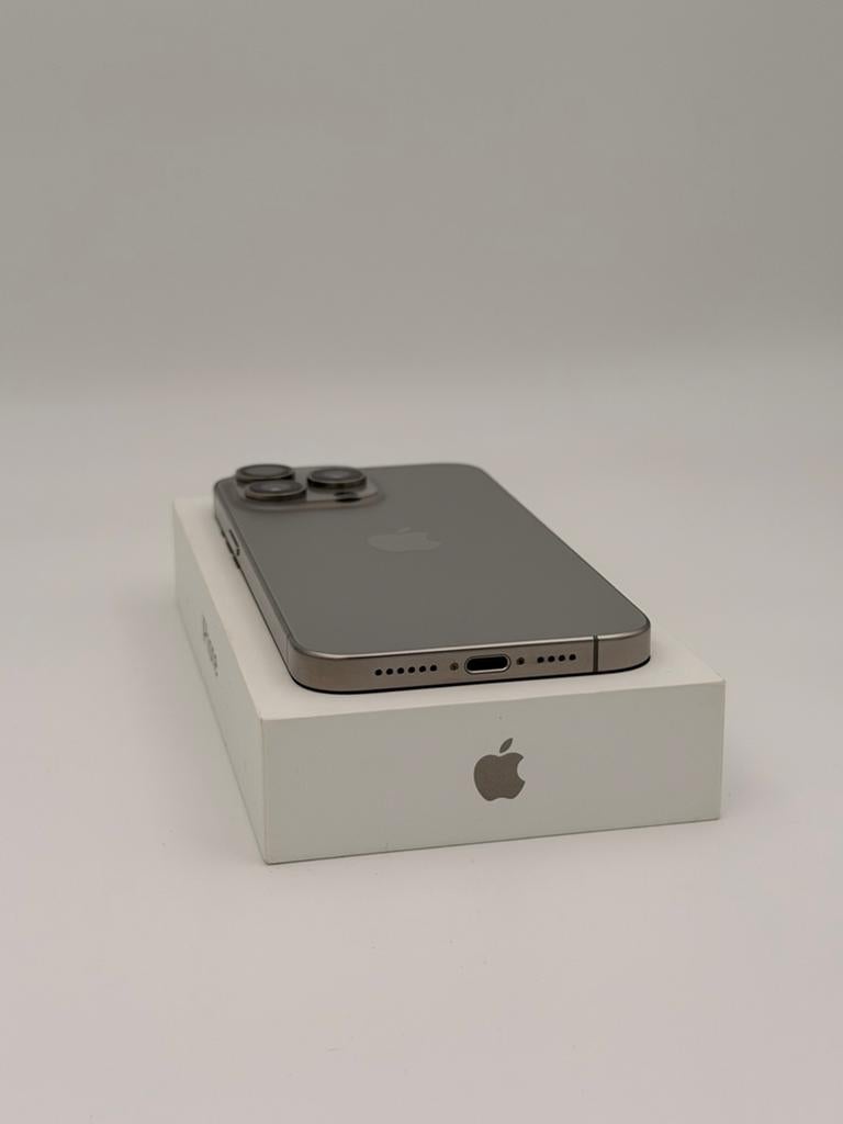 Iphone 15 pro max (256GB) natural titanium, Enlèvement, Comme neuf