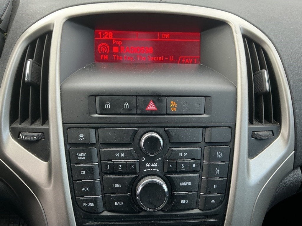 RADIO Opel Astra J Sports Tourer (PD8 / PE8 / PF8), Gebruikt, Opel, Opel Automobile GmbH, Kontakt-opel@opel.com